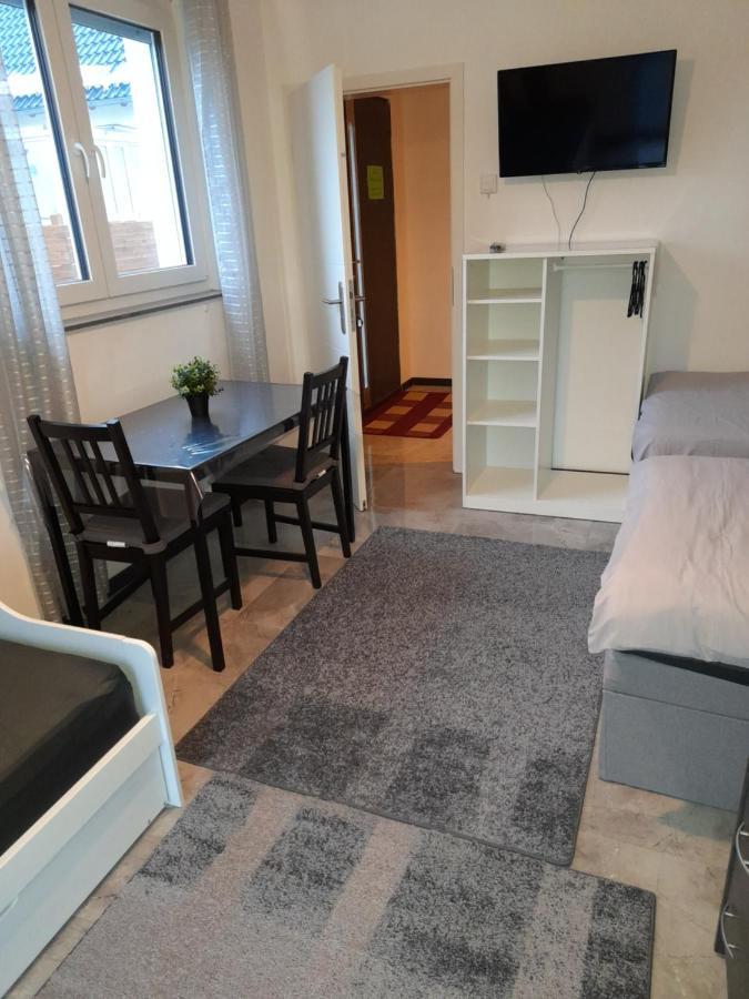 Berlin - Schoenefeld Gruene Wohnung Εξωτερικό φωτογραφία
